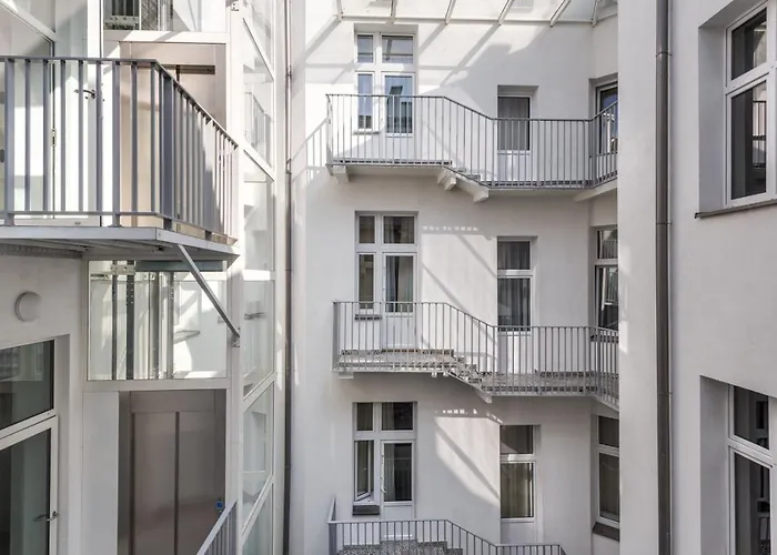 Old Town Apartments - B42